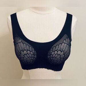 Black Lace Wings Design Seamless Padded Push Up Bralette Size Large